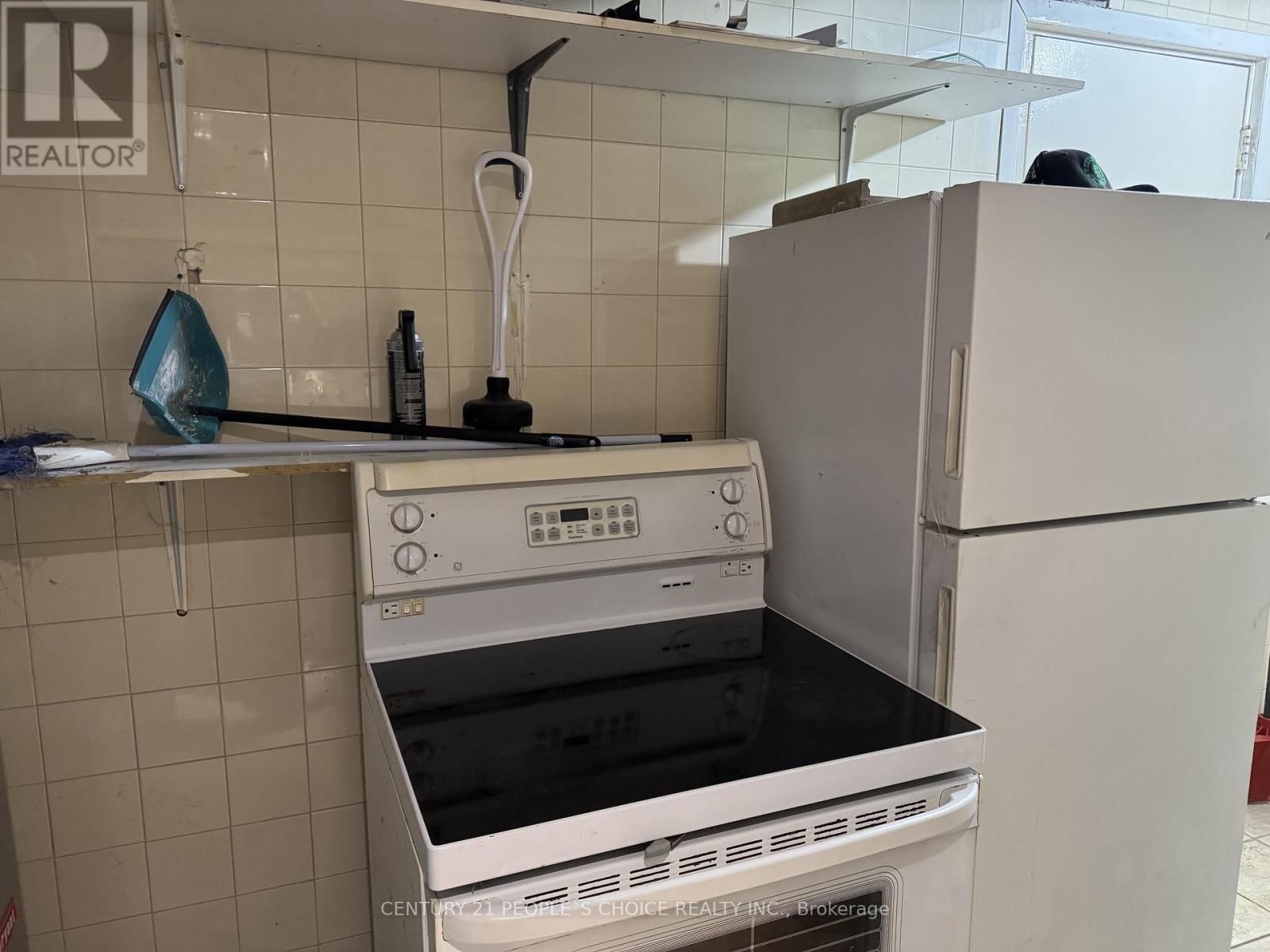 538 Caledonia Road, Toronto, Ontario  M6E 4V4 - Photo 7 - W12576340