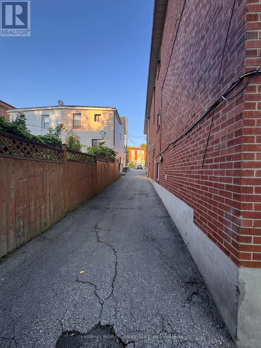 538 Caledonia Road, Toronto, Ontario  M6E 4V4 - Photo 30 - W12576340