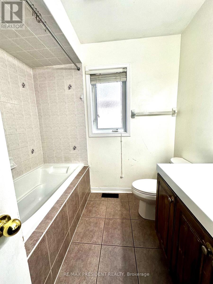 13 Rockgarden Trail N, Brampton, Ontario L6R 3M9 - Photo 8 - W12575976