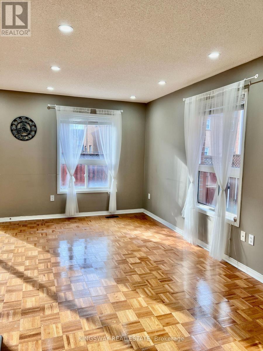 102 Lucena Crescent, Vaughan, Ontario  L6A 2W4 - Photo 3 - N12576384