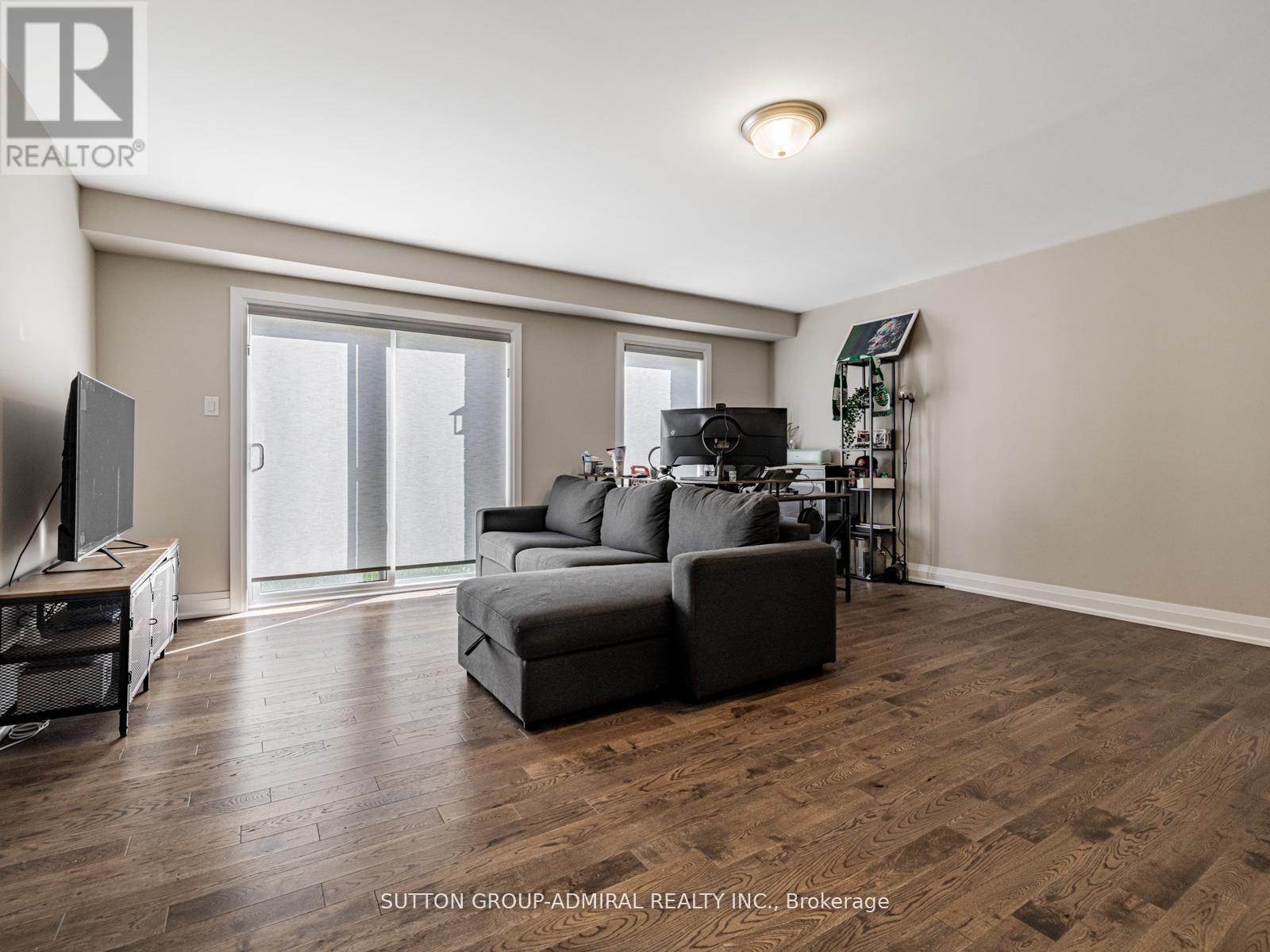 915 Isaac Phillips Way, Newmarket, Ontario  L3X 2Y8 - Photo 4 - N12576416