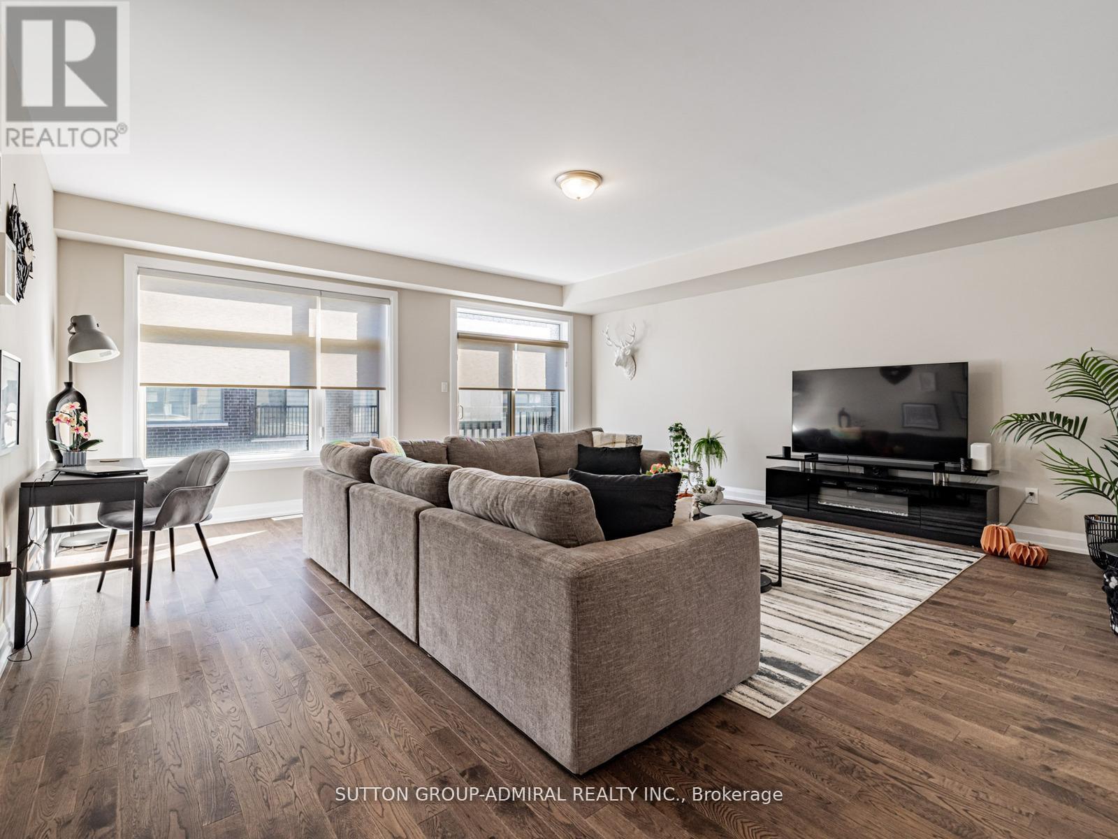 915 Isaac Phillips Way, Newmarket, Ontario  L3X 2Y8 - Photo 5 - N12576416