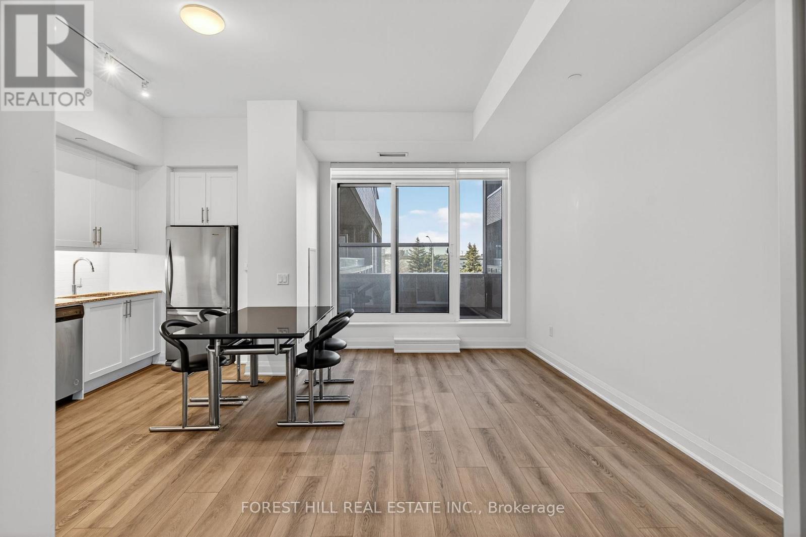 208 - 10 Gatineau Drive, Vaughan, Ontario  L4J 0L2 - Photo 5 - N12576474