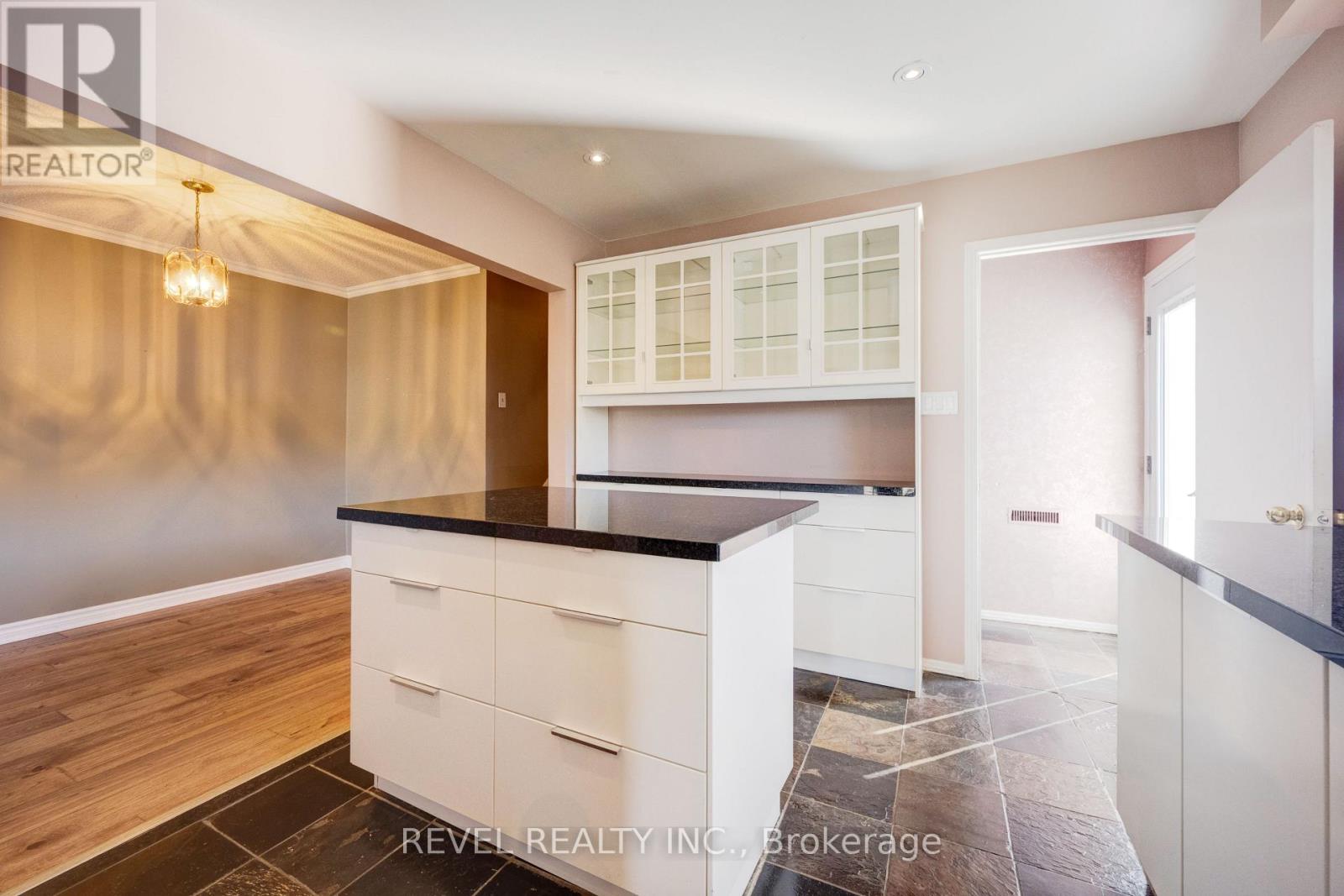 44 Marblehead Crescent, Brampton, Ontario  L6S 2V1 - Photo 14 - W12576406