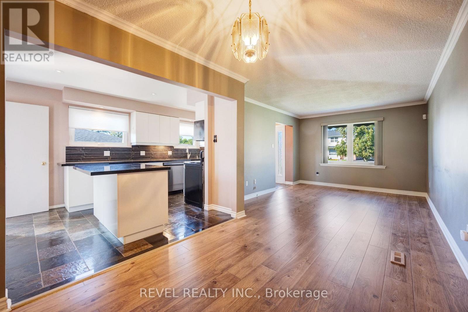 44 Marblehead Crescent, Brampton, Ontario  L6S 2V1 - Photo 3 - W12576406