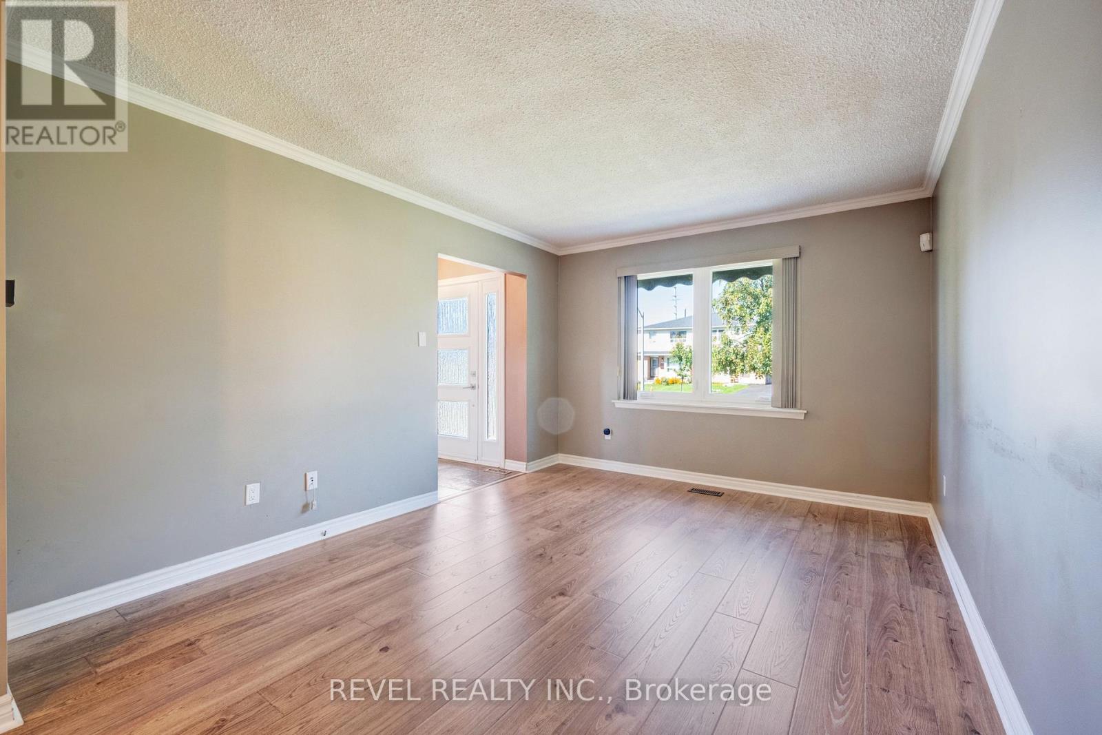 44 Marblehead Crescent, Brampton, Ontario  L6S 2V1 - Photo 4 - W12576406