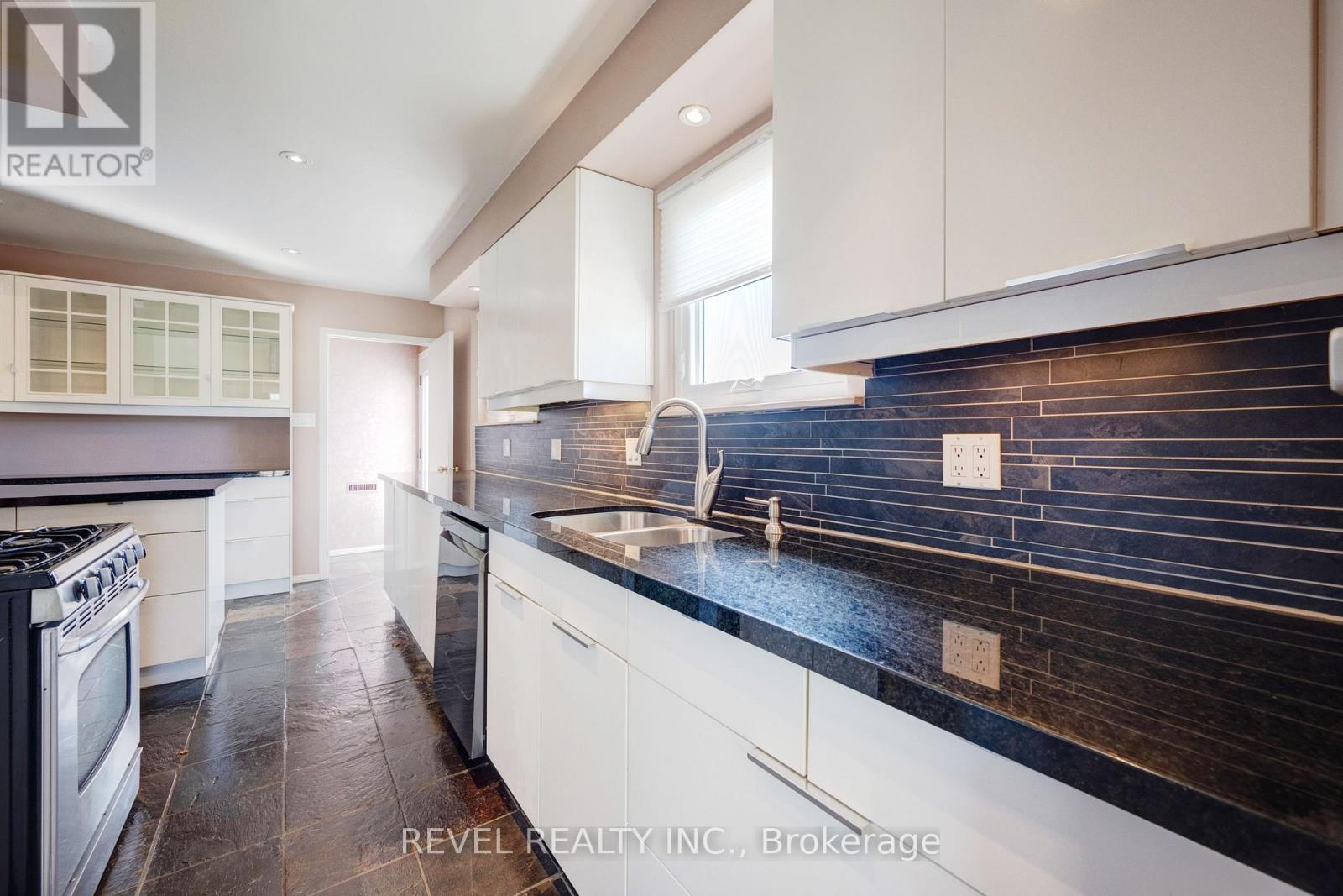 44 Marblehead Crescent, Brampton, Ontario  L6S 2V1 - Photo 8 - W12576406