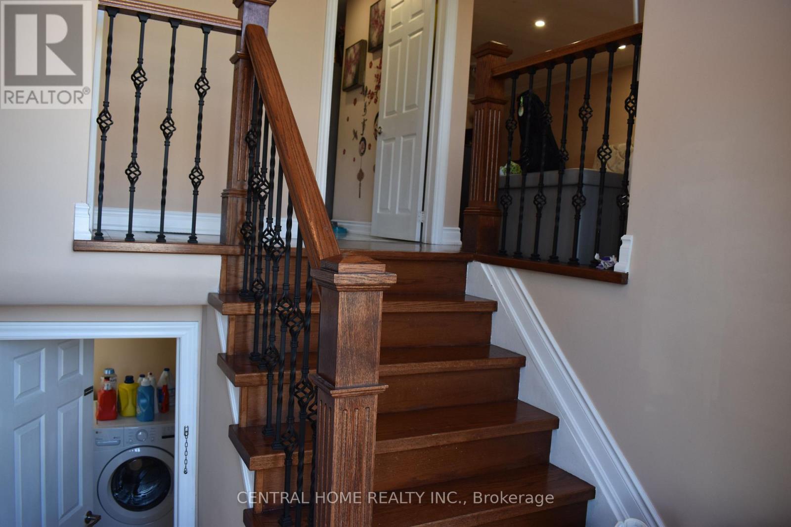 59 Blaney Crescent, Toronto, Ontario  M3N 1L3 - Photo 3 - W12576412