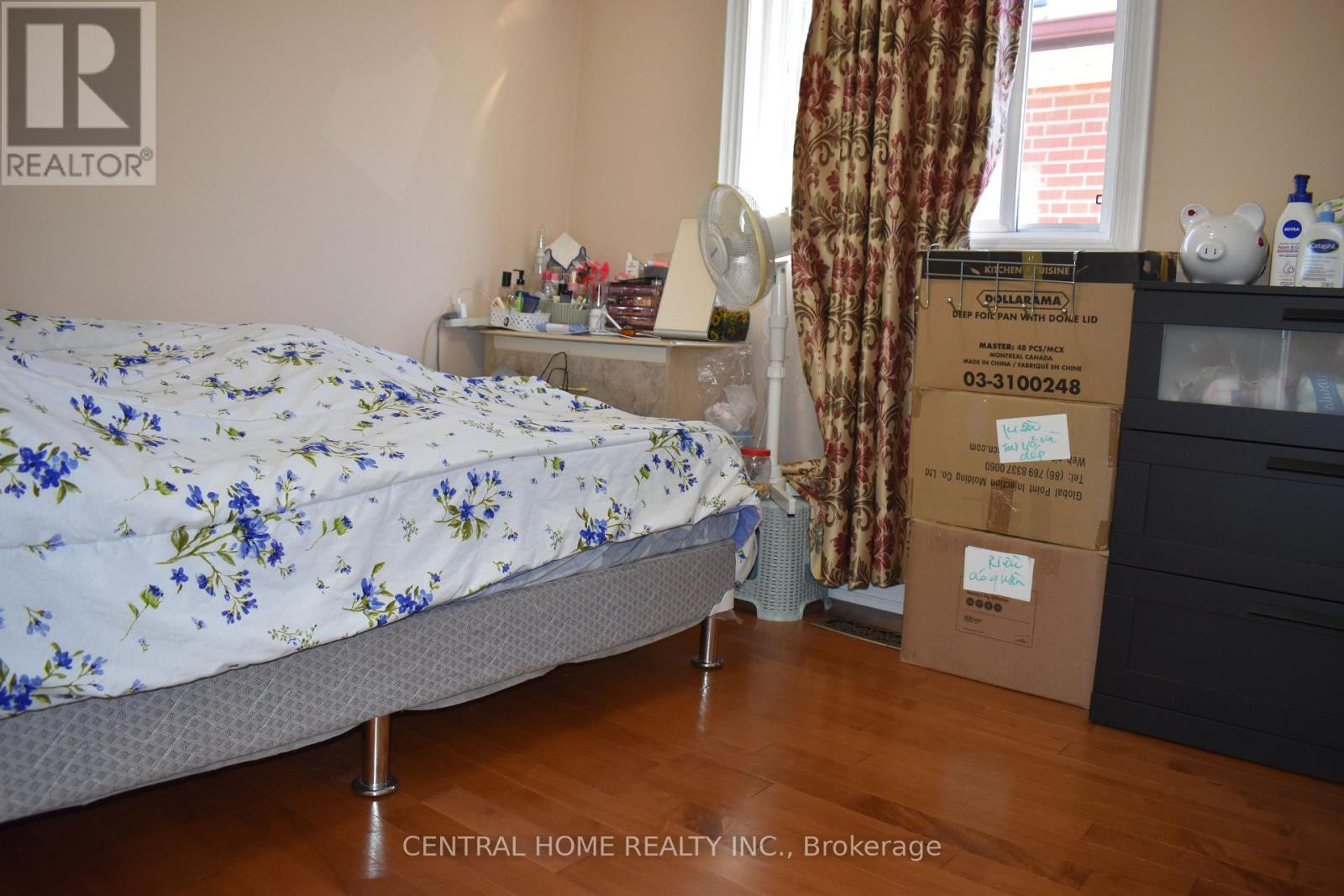 59 Blaney Crescent, Toronto, Ontario  M3N 1L3 - Photo 9 - W12576412