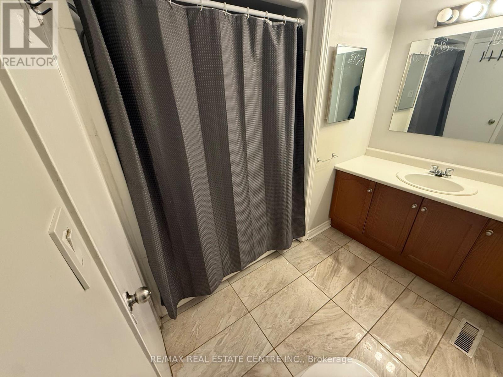 36 Rosefield Drive, Halton Hills, Ontario  L7G 4R5 - Photo 10 - W12576490