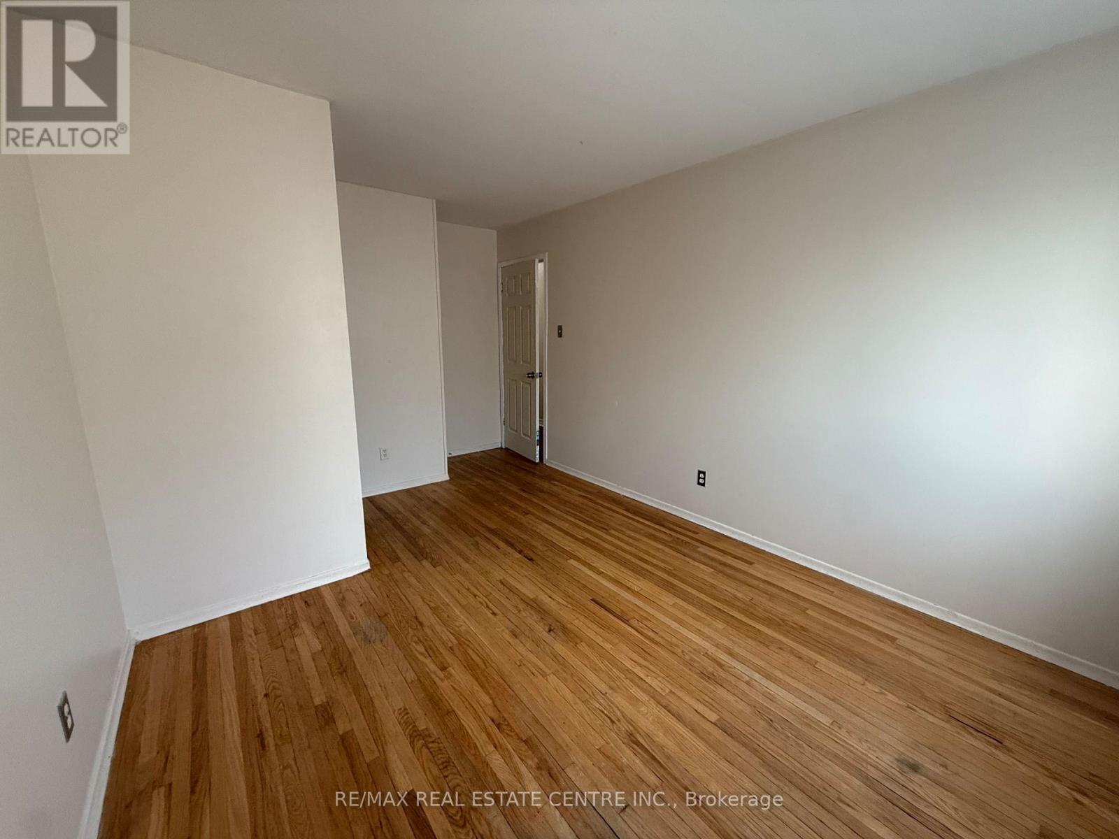 36 Rosefield Drive, Halton Hills, Ontario  L7G 4R5 - Photo 11 - W12576490