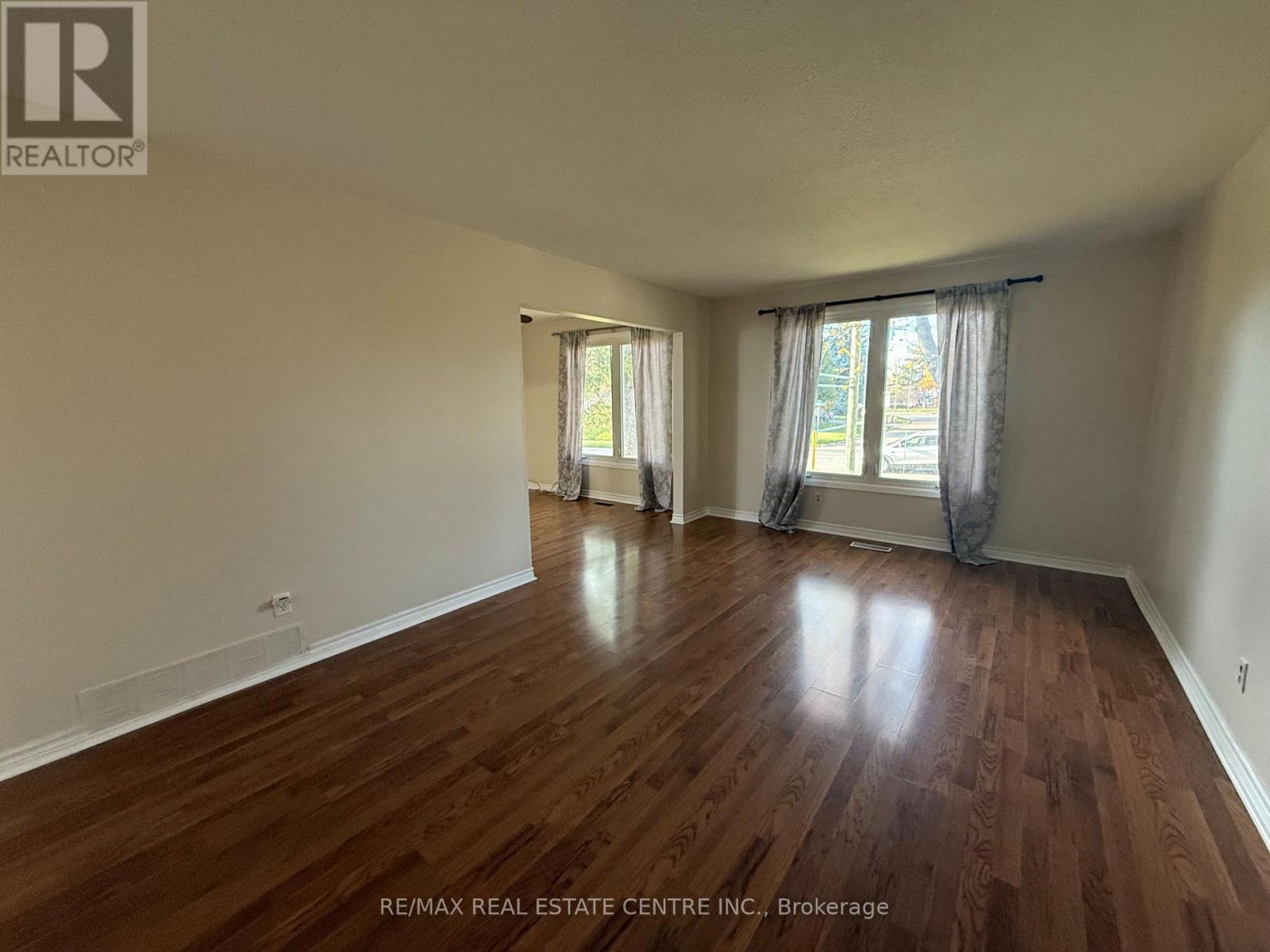 36 Rosefield Drive, Halton Hills, Ontario  L7G 4R5 - Photo 3 - W12576490