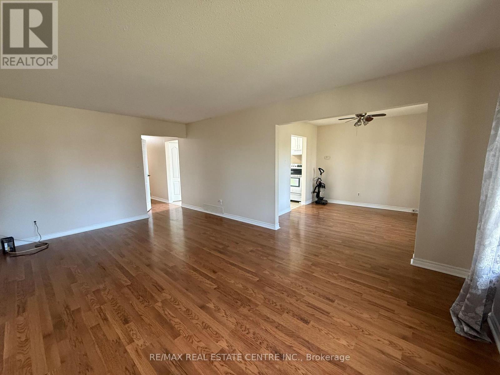 36 Rosefield Drive, Halton Hills, Ontario  L7G 4R5 - Photo 4 - W12576490