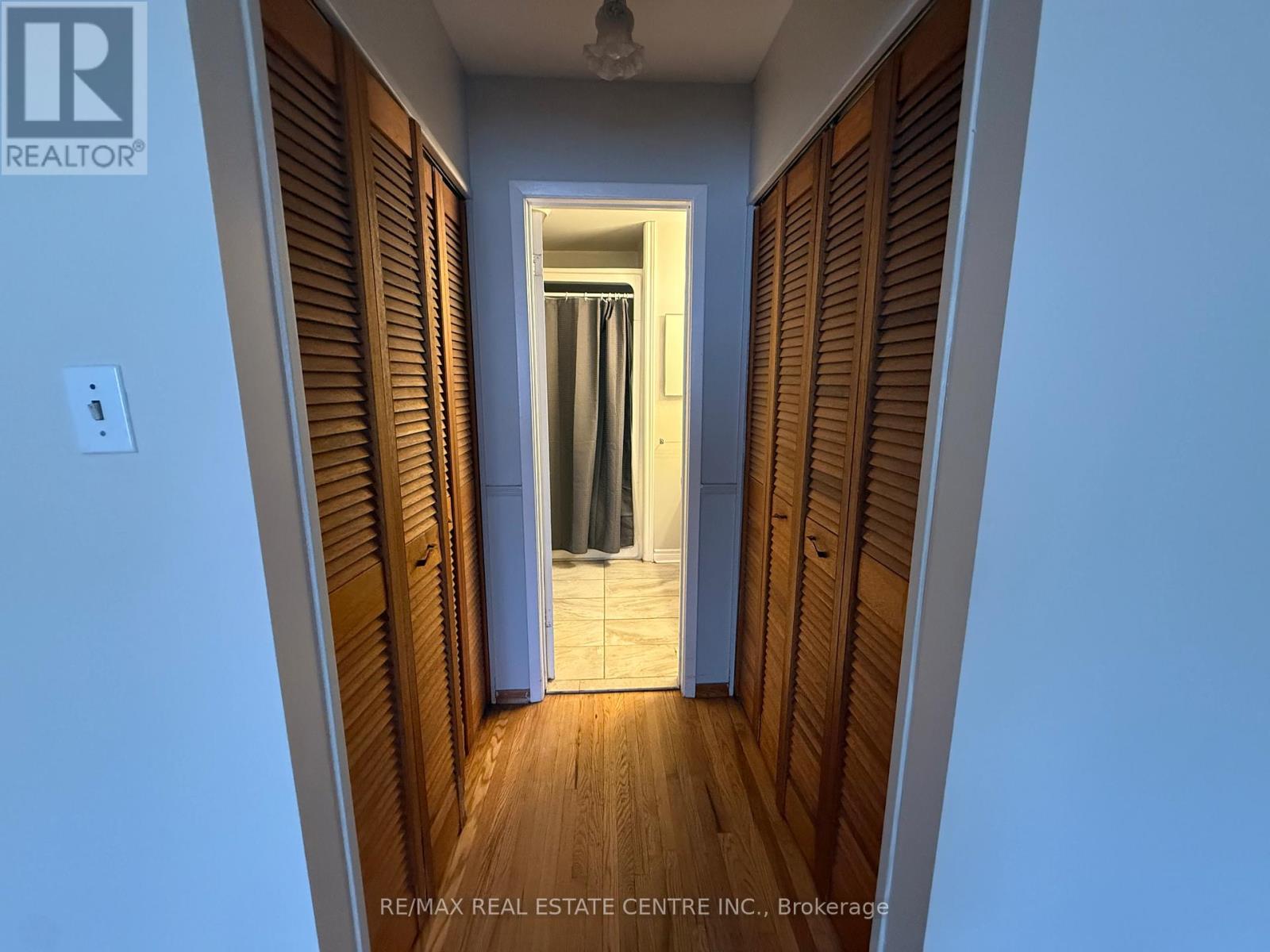 36 Rosefield Drive, Halton Hills, Ontario  L7G 4R5 - Photo 8 - W12576490