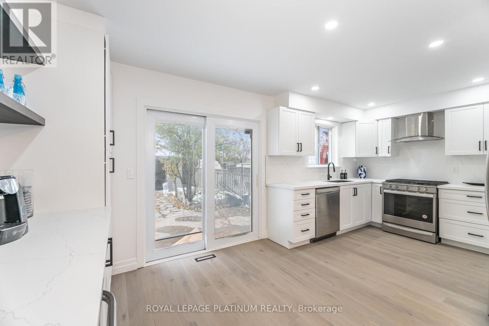 230 Archdekin Drive, Brampton, Ontario  L6V 1Z2 - Photo 12 - W12576494