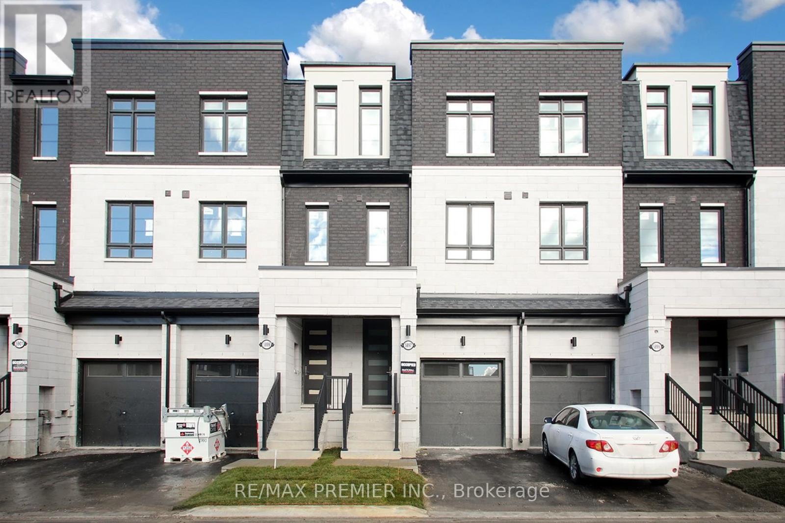 5897 Saigon Street, Mississauga, Ontario  L5V 2V9 - Photo 2 - W12576524