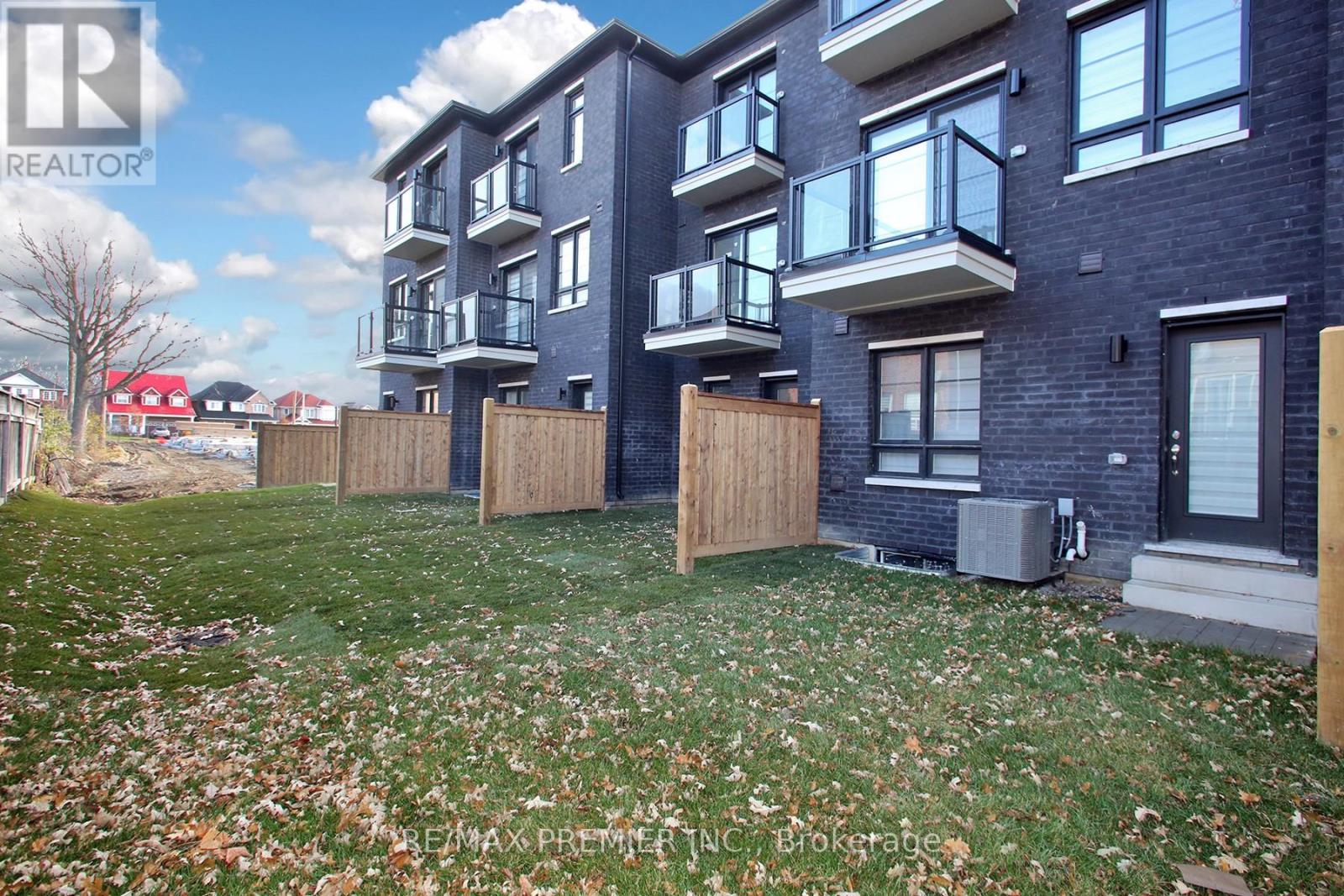 5897 Saigon Street, Mississauga, Ontario  L5V 2V9 - Photo 5 - W12576524