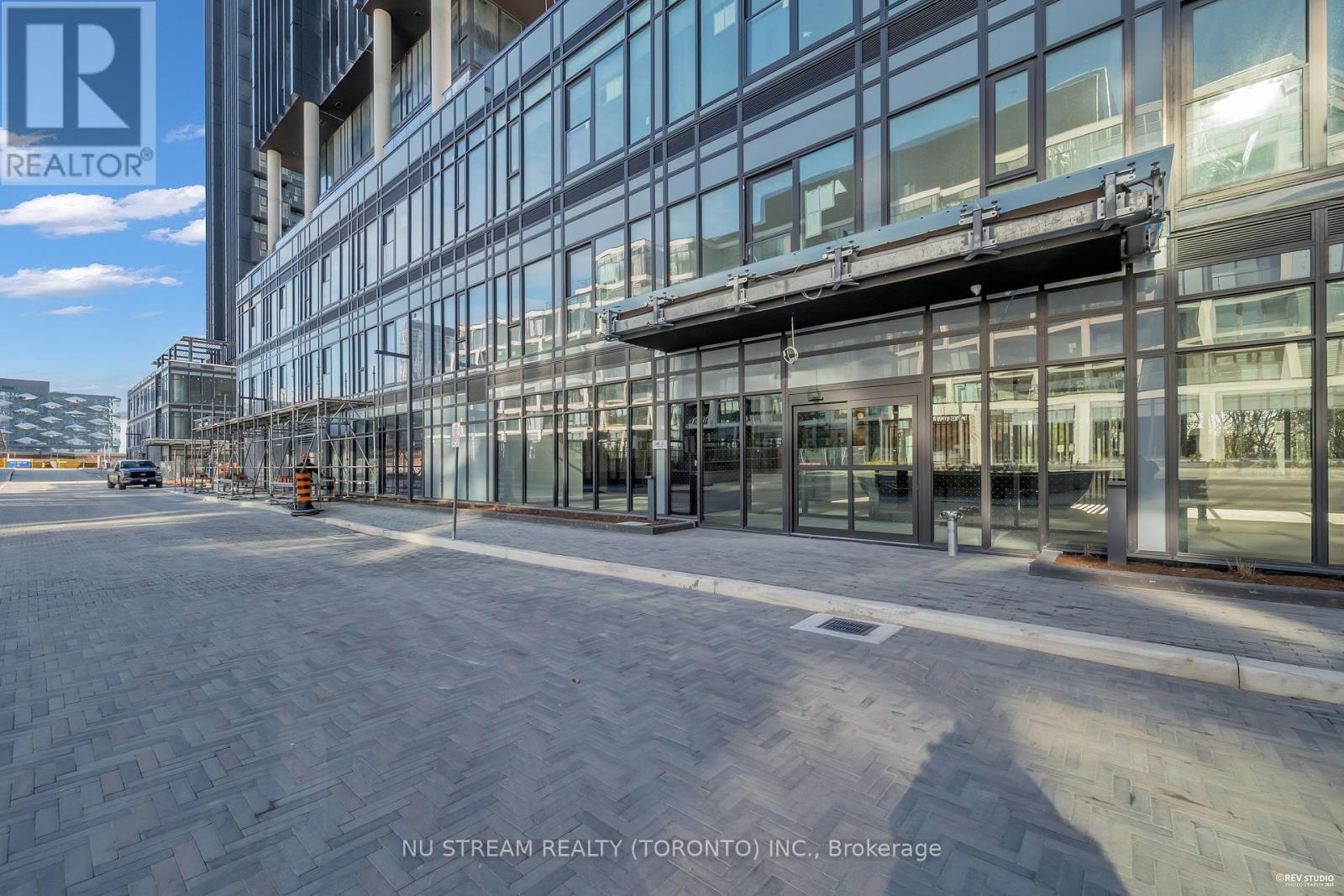 1111 - 1 QUARRINGTON LANE, Toronto, Ontario