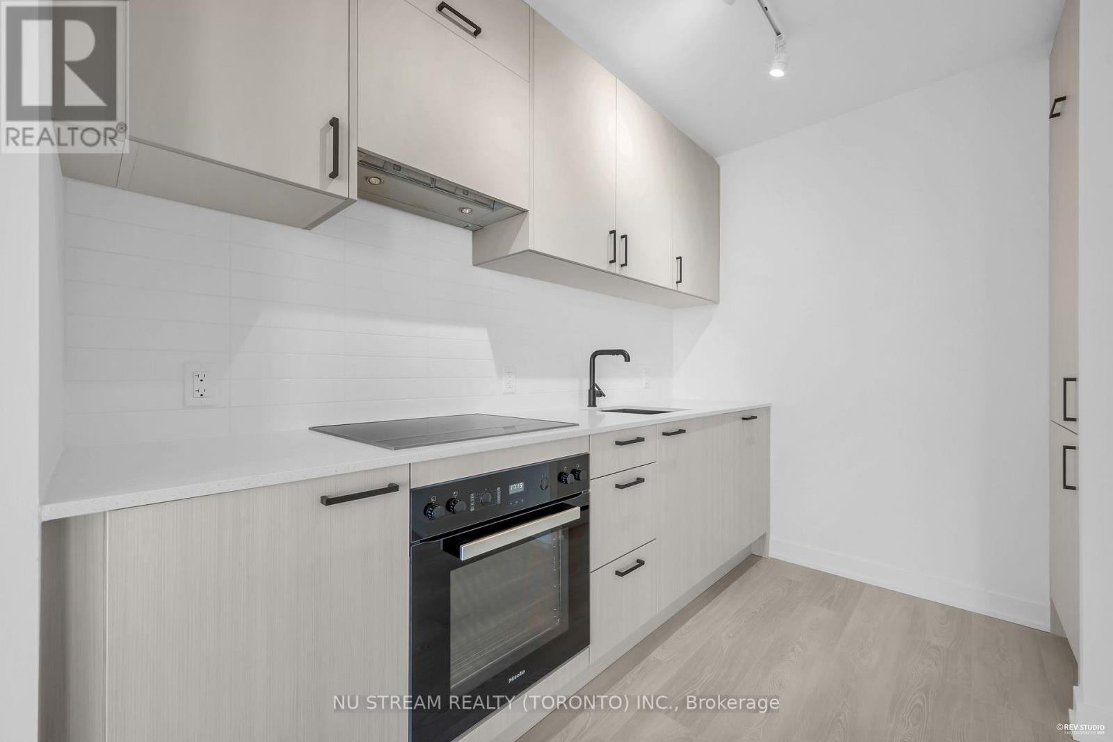 1111 - 1 Quarrington Lane, Toronto, Ontario  M3C 0S4 - Photo 9 - C12570798