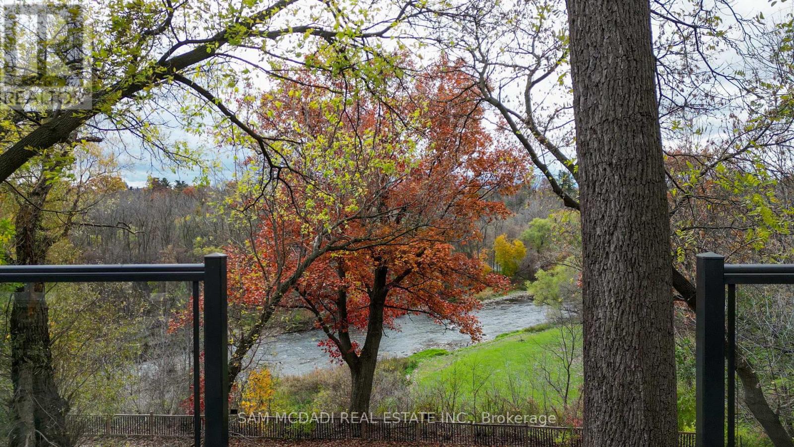 2552 Jarvis Street, Mississauga, Ontario L5C 2P6 - Photo 2 - W12538476