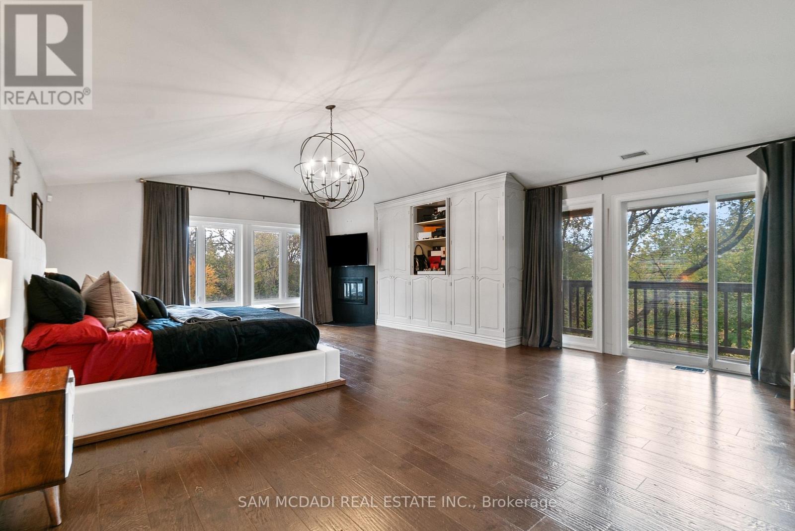 2552 Jarvis Street, Mississauga, Ontario L5C 2P6 - Photo 22 - W12538476