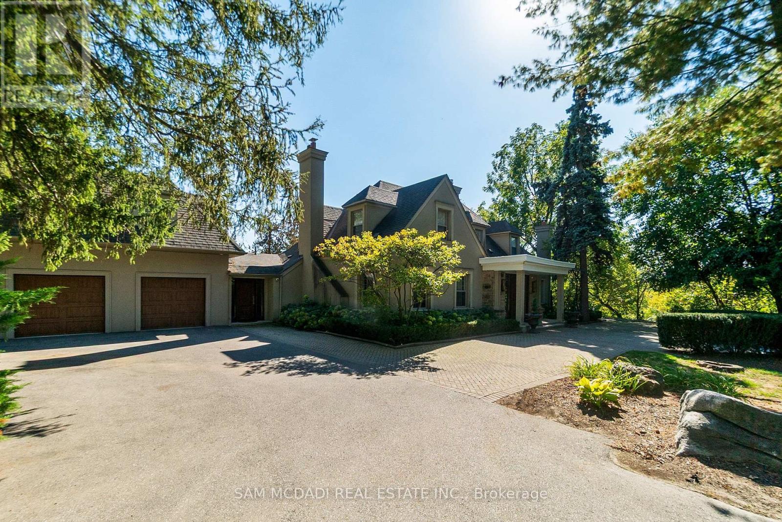 2552 Jarvis Street, Mississauga, Ontario L5C 2P6 - Photo 3 - W12538476