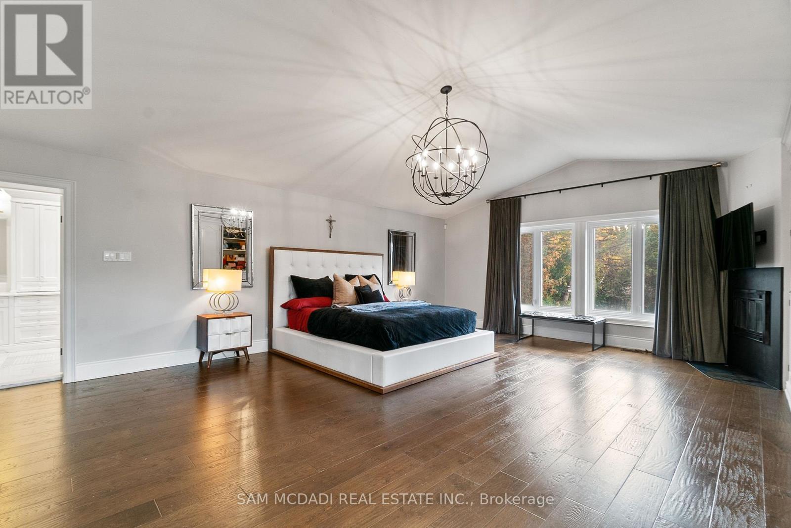 2552 Jarvis Street, Mississauga, Ontario L5C 2P6 - Photo 23 - W12538476