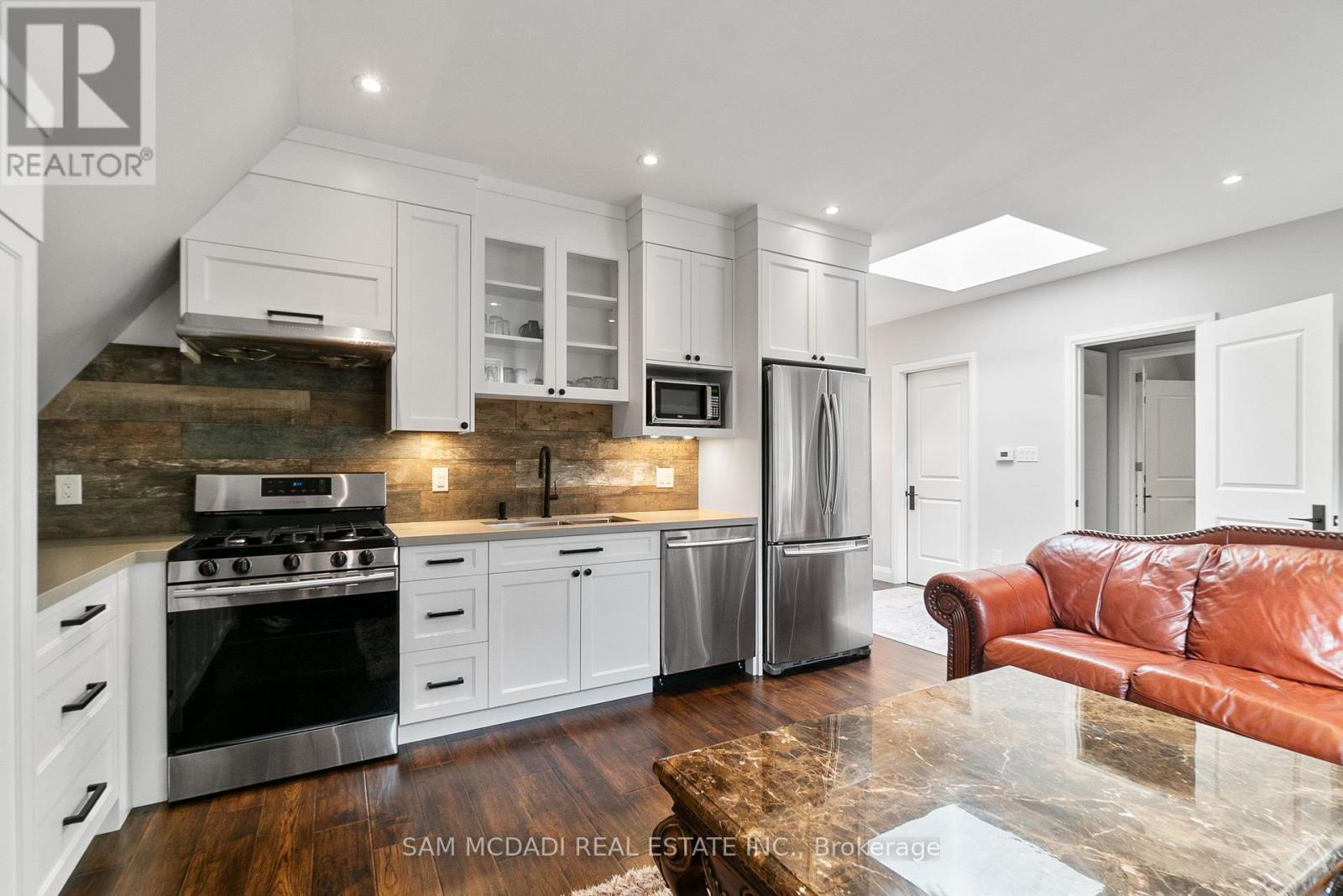 2552 Jarvis Street, Mississauga, Ontario L5C 2P6 - Photo 37 - W12538476