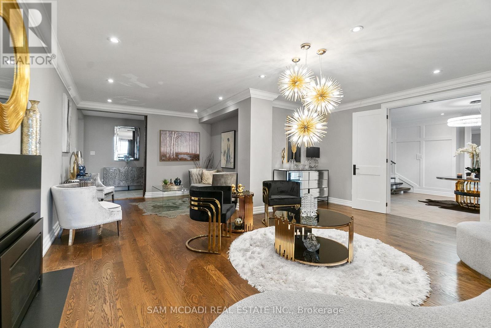 2552 Jarvis Street, Mississauga, Ontario L5C 2P6 - Photo 8 - W12538476