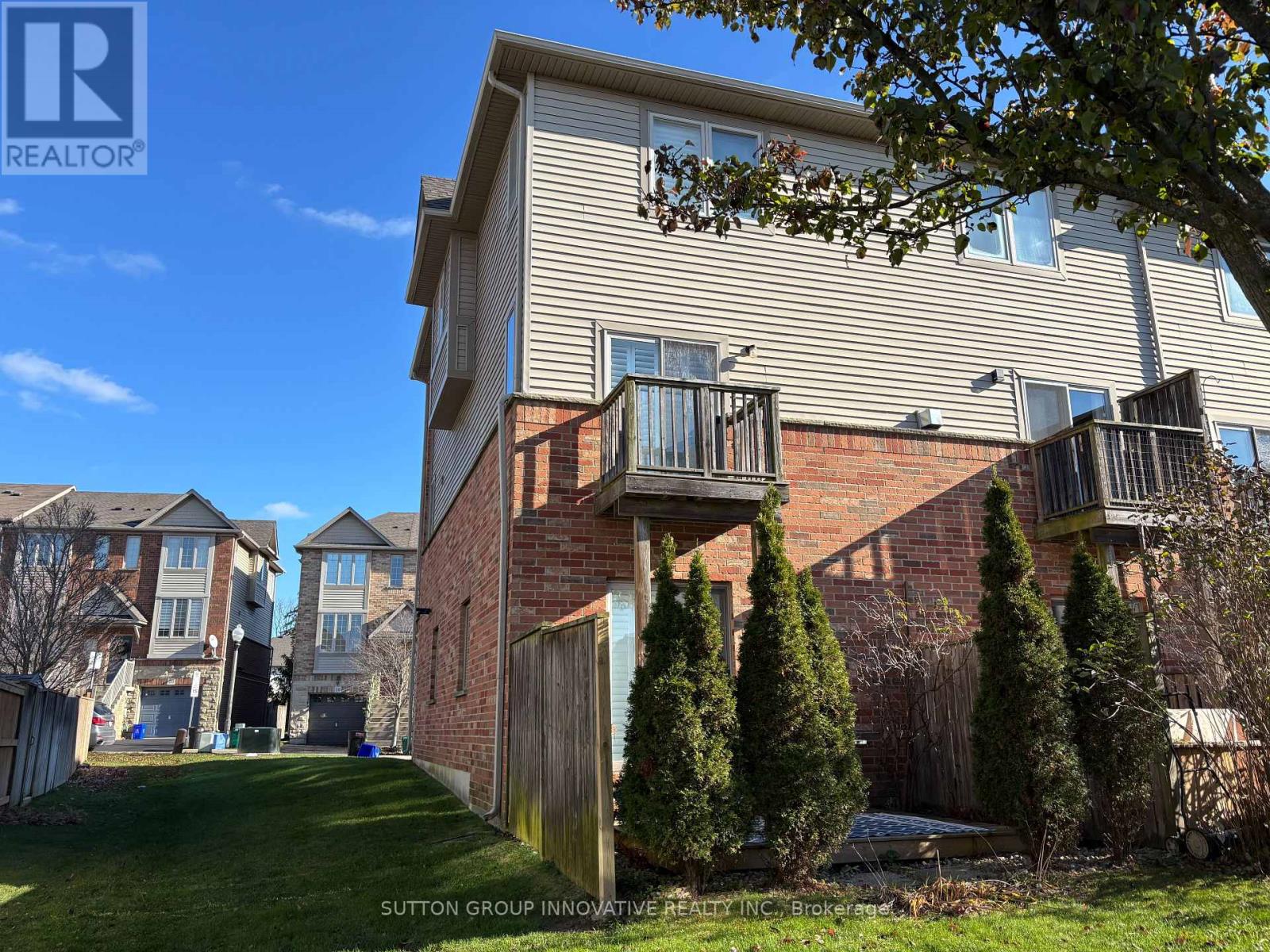 15 Chapman Lane, Hamilton, Ontario  L9G 0A5 - Photo 3 - X12576408