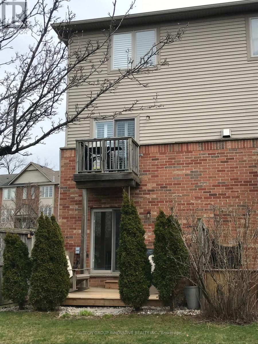 15 Chapman Lane, Hamilton, Ontario  L9G 0A5 - Photo 4 - X12576408