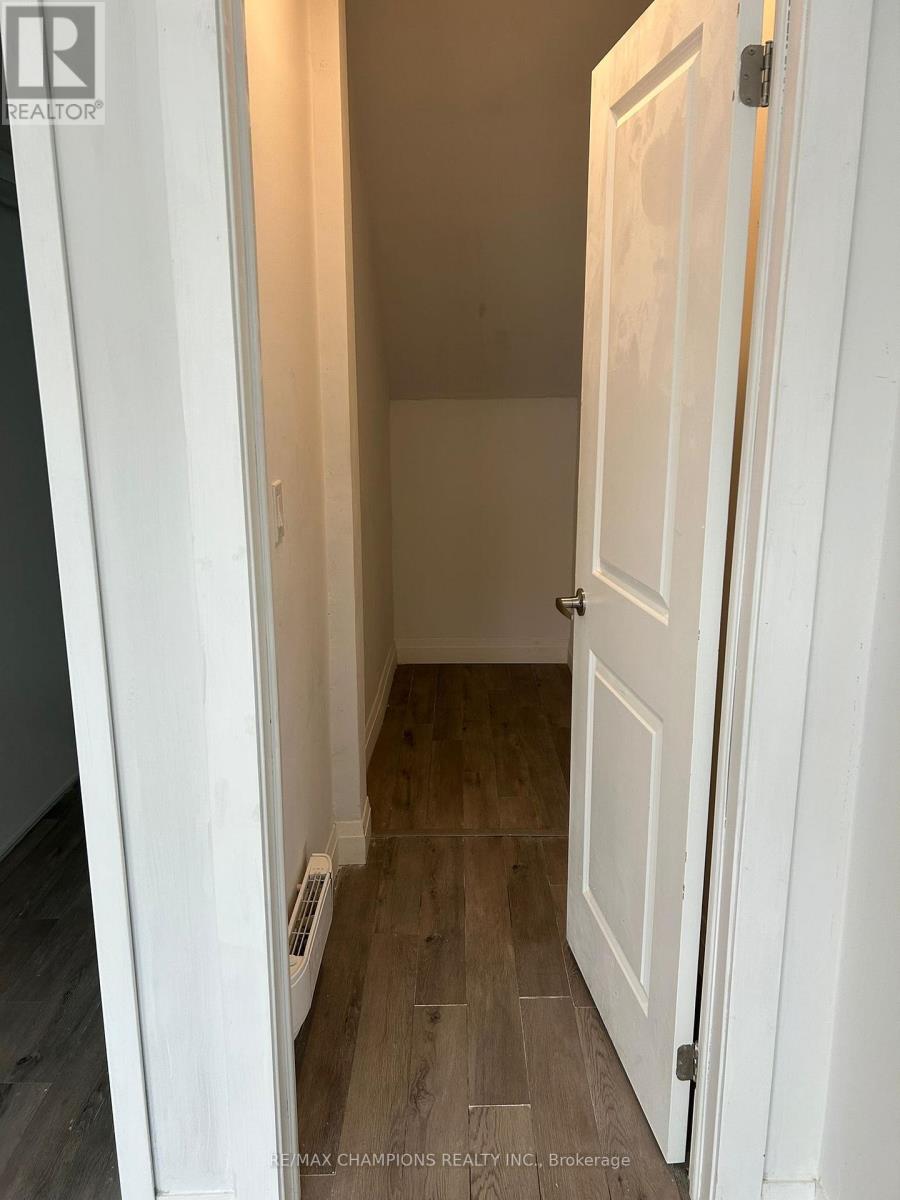 585 Colborne Street, Brantford, Ontario  N3S 0K4 - Photo 5 - X12576422