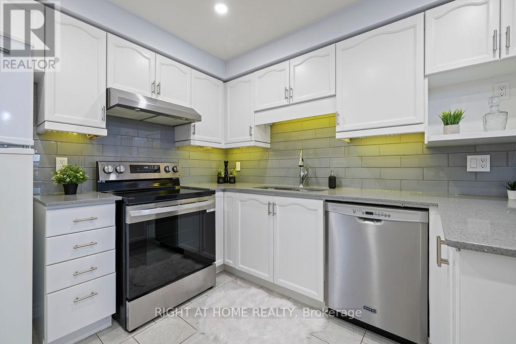 9 - 810 Golf Links Road, Hamilton, Ontario  L9K 1J7 - Photo 7 - X12576550