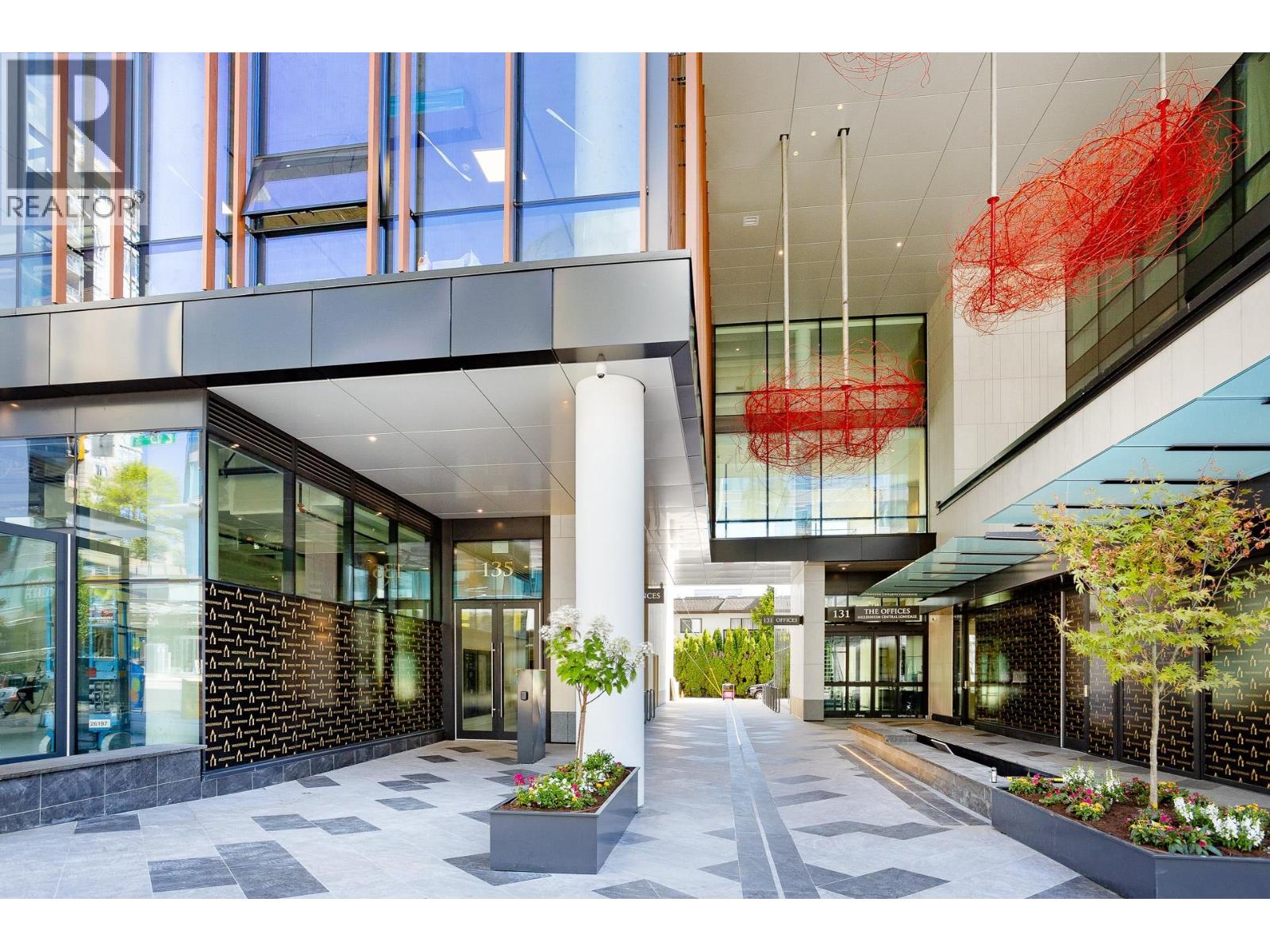 703 135 E 13th Street, North Vancouver, British Columbia  V7L 0J8 - Photo 2 - R3070042