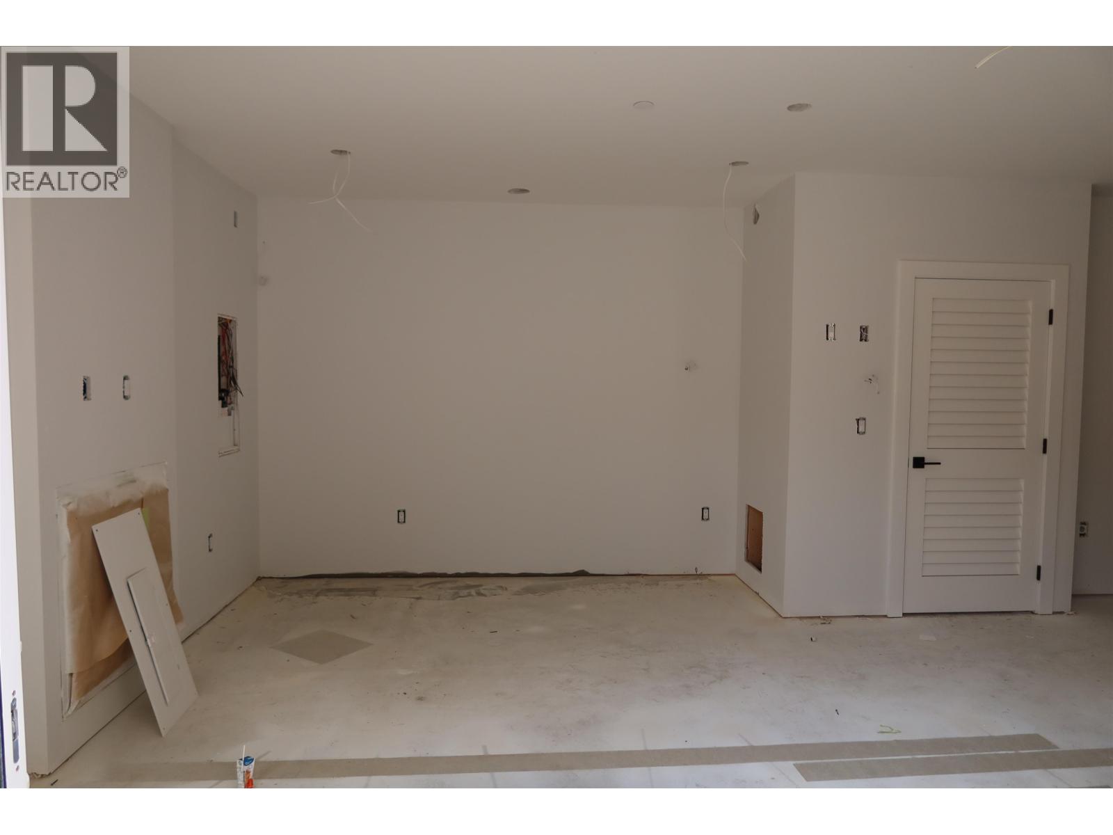 A 2735 W 8th Avenue, Vancouver, British Columbia  V6K 2B7 - Photo 3 - R3070080