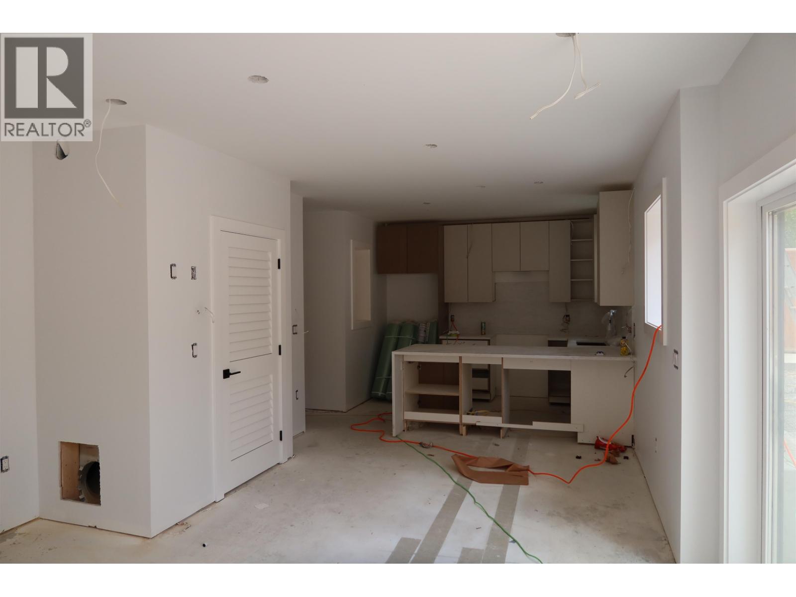 A 2735 W 8th Avenue, Vancouver, British Columbia  V6K 2B7 - Photo 4 - R3070080