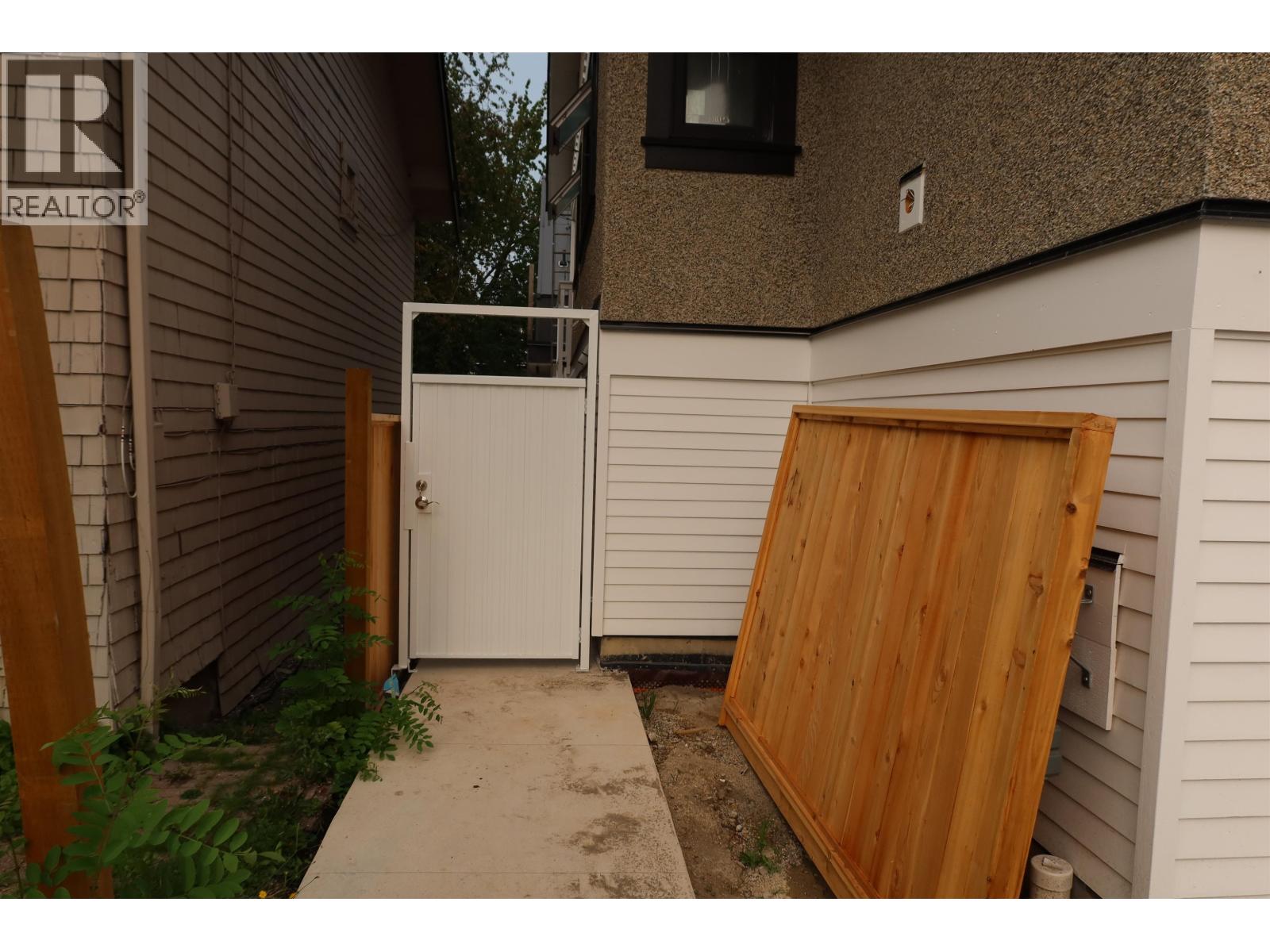 A 2735 W 8th Avenue, Vancouver, British Columbia  V6K 2B7 - Photo 7 - R3070080