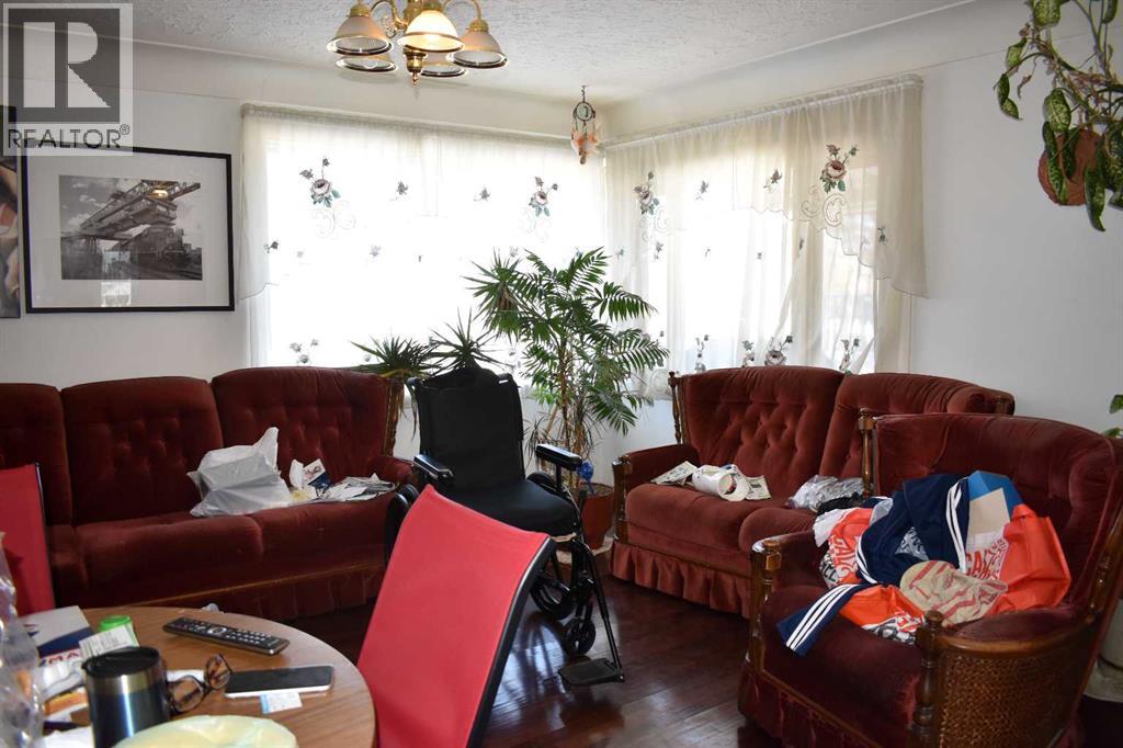 8543 Bowness Road Nw, Calgary, Alberta  T3B 0H8 - Photo 2 - A2254549