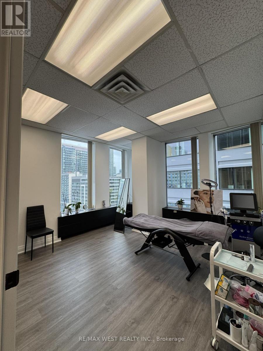 1106 - 123 Edward Street, Toronto, Ontario  M5G 1E2 - Photo 4 - C12576484