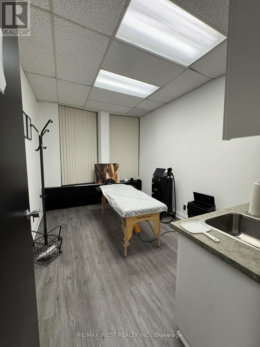 1106 - 123 Edward Street, Toronto, Ontario  M5G 1E2 - Photo 9 - C12576484