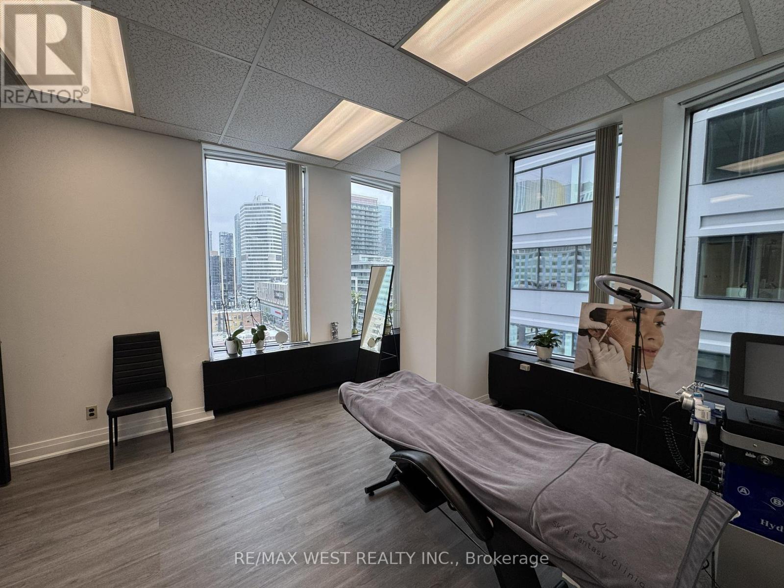 1106 - 123 Edward Street, Toronto, Ontario  M5G 1E2 - Photo 5 - C12576484