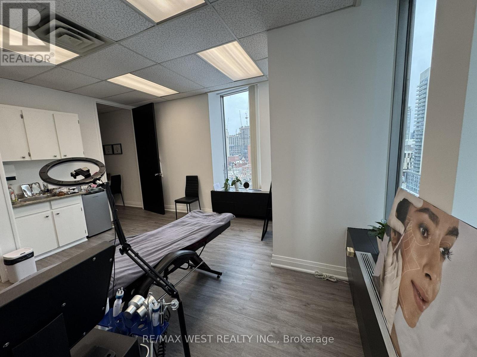 1106 - 123 Edward Street, Toronto, Ontario  M5G 1E2 - Photo 8 - C12576484