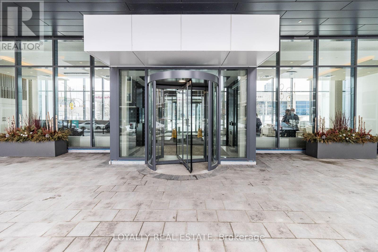 621 - 38 Honeycrisp Crescent, Vaughan, Ontario  L4K 0M8 - Photo 5 - N12533854