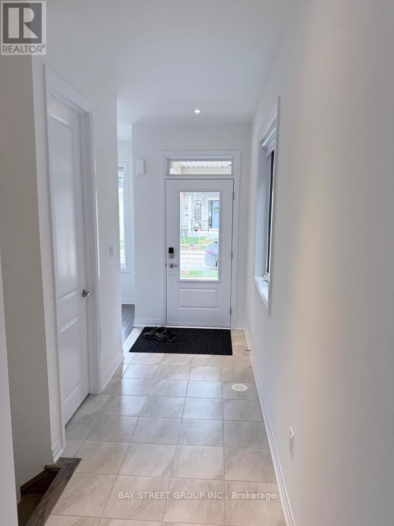 3210 Crystal Drive, Oakville, Ontario  L6M 5S8 - Photo 3 - W12570582