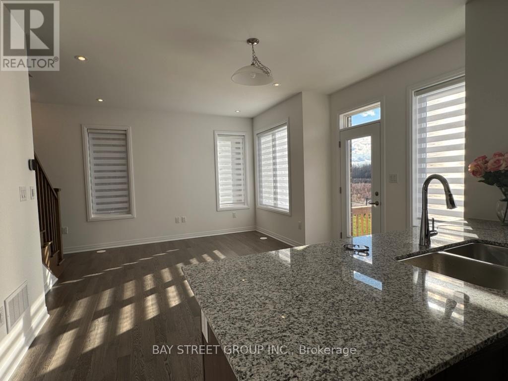 3210 Crystal Drive, Oakville, Ontario  L6M 5S8 - Photo 4 - W12570582