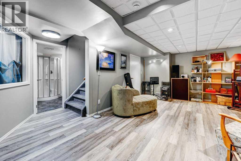 28 Hawktree Circle Nw, Calgary, Alberta  T3G 3M2 - Photo 20 - A2272081