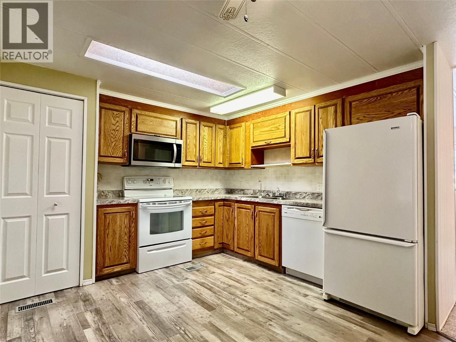 6601 Tucelnuit Drive Unit# 41, Oliver, British Columbia V0H 1T3 - Photo 2 - 10369967