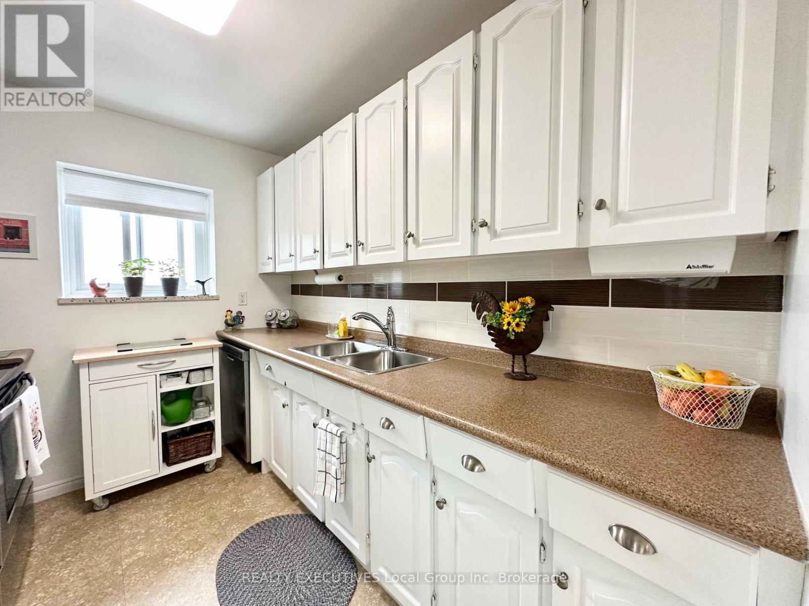 303 - 810 Main Street W, North Bay, Ontario P1B 2V9 - Photo 20 - X12576646