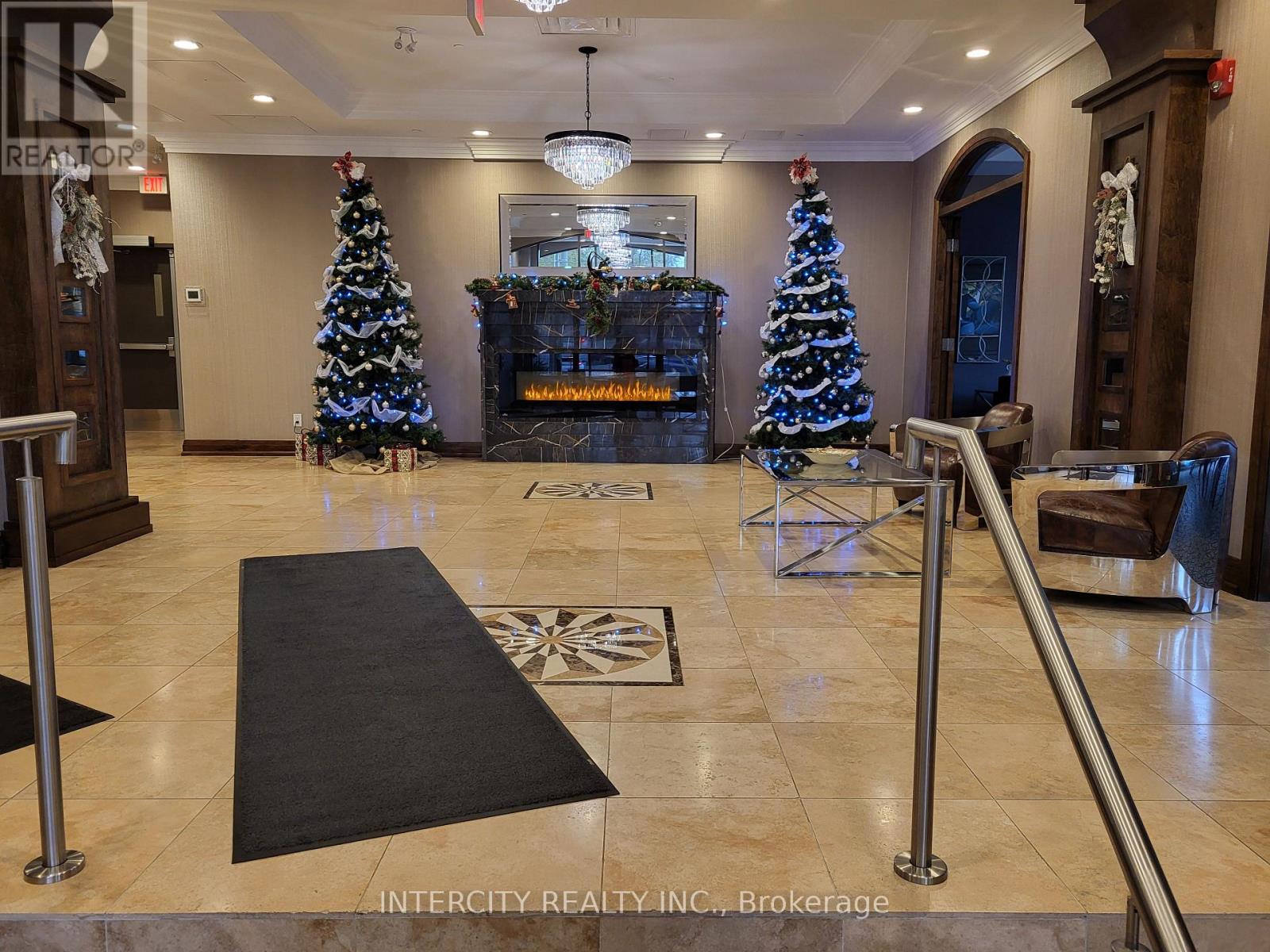 305 - 205 Lakeshore Road, Oakville, Ontario  L6K 0H8 - Photo 3 - W12576372