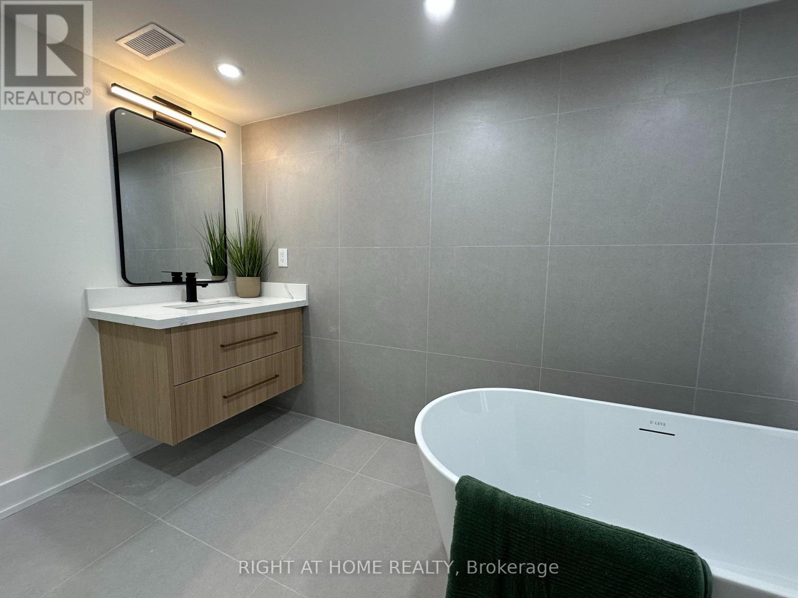 210 Dearborn Avenue, Oshawa, Ontario  L1G 4Z4 - Photo 17 - E12576608